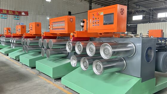 Bon prix Machine de fabrication de feuillard PET avec une capacité de 100 à 800 kg/h pour feuillards en polypropylène de 9 à 32 mm de largeur et motifs de gaufrage optionnels en ligne