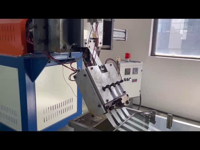 Bon prix Ligne de production de sangles en PP à 4 bandes à double vis de 9 mm en ligne