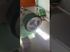 Un enrouleur de sangle d'emballage en PET entièrement automatique